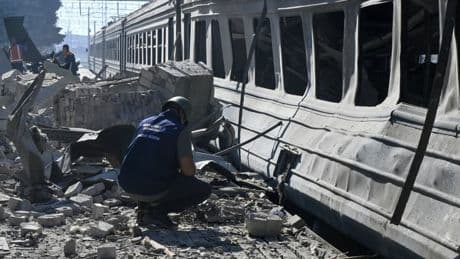 Guerre en Ukraine: au moins trois morts dans des frappes russes dans le nord-est du pays