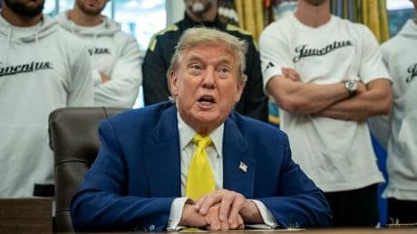 Iran, Trump evoca l?attacco ma l?ala dura è contraria. Domani colloqui Ue-Teheran