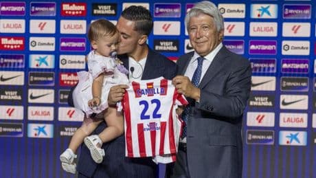 La entrañable imagen de la presentación de Raspadori