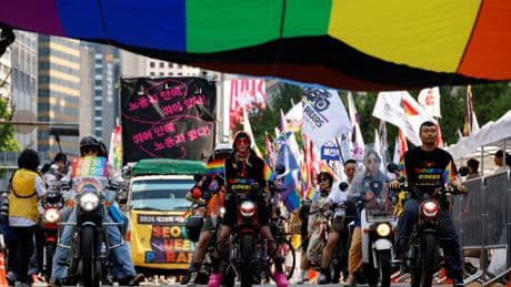 Corée du Sud: des milliers de participants à la marche des fiertés à Séoul, où les droits LGBT+ restent menacés