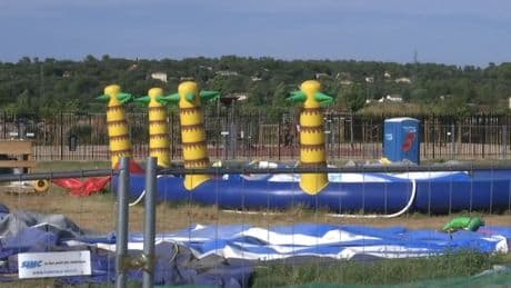 Attention aux structures gonflables pour enfants: 70% des contrôles en 2024 ont relevé des "anomalies" de sécurité