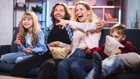 Für Geldbeutel und Umwelt - Wie man beim Serien-Schauen Strom sparen kann
