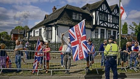 Großbritannien | Einwanderer­feind­lichen Proteste: Lautstarke Minderheit