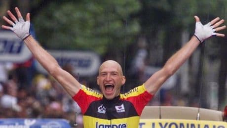 Muere de un infarto en plena carrera solidaria el ciclista Ludo Dierckxsens, que brilló en el primer Tour de Armstrong