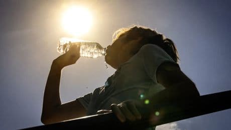 Adiós a los 2 litros de agua al día: la nutricionista Carla Sancho aclara cuanto se debe beber