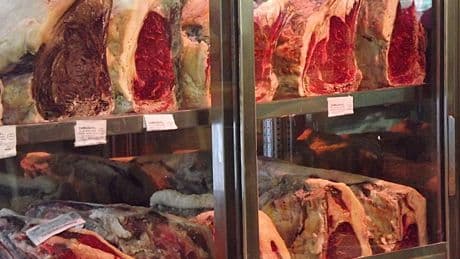 El bistec alcanza precio récord en EEUU por culpa de los aranceles y el gusano barrenador