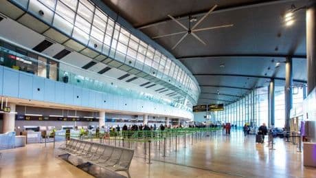 No ampliar el Aeropuerto de Manises cuesta 1.024 millones anuales a la economía valenciana, según la Cámara
