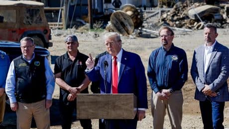 La tragedia de Texas, con más de 100 muertos, pone en cuestión los recortes de Trump
