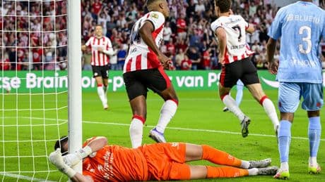 PSV heeft geen kind aan Sparta, mede dankzij ongelukkige Drommel