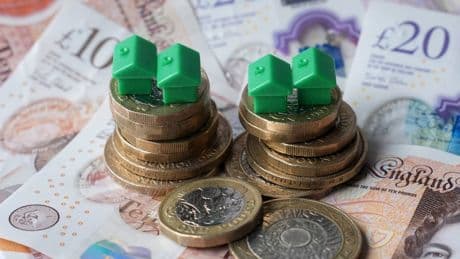 Property price tags drop £10,000 over summer as sellers cut prices to shift homes