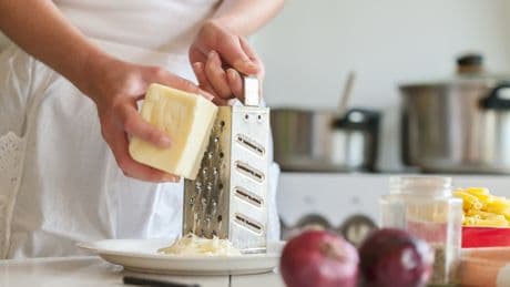 Küchenreibe: Einen genialen Trick müssen Sie kennen