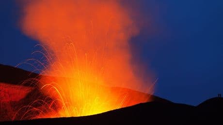 En Russie, un volcan entre en éruption pour la première fois depuis plus de 450 ans