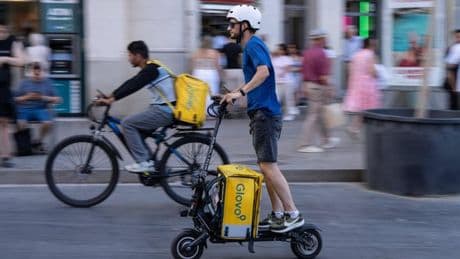 Cambio de era en Glovo: la plataforma corta con su etapa de 'startup' y pierde a cinco altos directivos