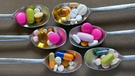 Gesetzliche Krankenversicherung : Teure Pillen, teure Betten: Krankenkassenverbandschefin warnt vor weiter steigenden Zusatzbeiträgen