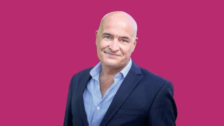 Mark Koster: Raven van Dorst probeert te scoren met blote borsten en mannen met bizarre masturbatie-tips