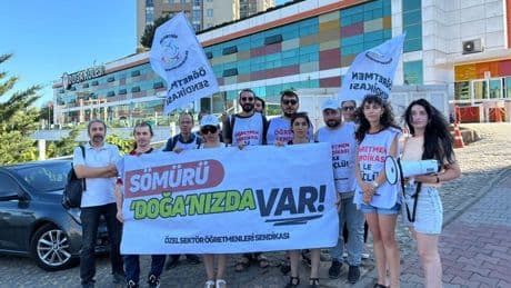 Özel Sektör Öğretmenleri Sendikasından Doğa Koleji önünde eylem
