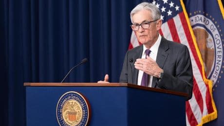Trump hace temblar los pilares de la economía al atacar la independencia del presidente de la Reserva Federal