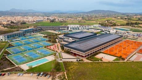 España es la escuela del tenis mundial y eso tiene una contra: "Cuestan mucho dinero, para los españoles son prohibitivas"
