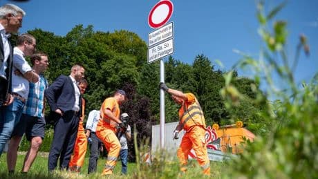 Bei Stau auf A8 künftig Nutzung von Ausweichrouten verboten