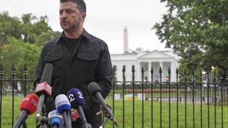 Ucraina, ipotesi Ginevra per l'incontro Putin-Zelensky. Nella notte missili e droni russi su Kiev