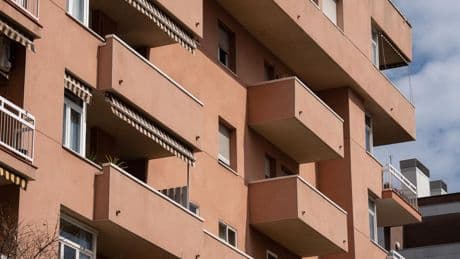 La subida fiscal del Gobierno a más de tres millones de viviendas vacías llega con dudas y sin apoyos al Congreso