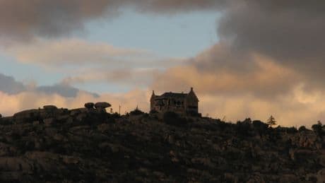 El fascinante palacio abandonado a media hora de Madrid que utilizó Franco como finca de recreo