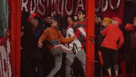 Fußball: Krawalle auf den Rängen: Spiel in Buenos Aires abgebrochen