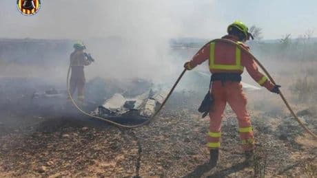 Mueren dos personas tras estrellarse su avioneta en Valencia
