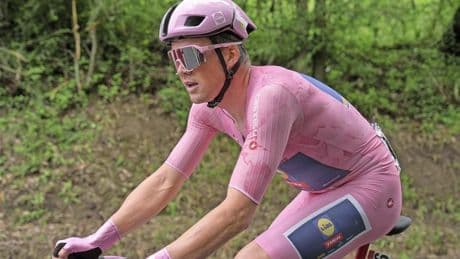 LIVE Giro d’Italia: Gijs Leemreize met zes andere renners in kopgroep