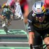 Wout van Aert deed Jonathan Milan er flink voor werken: bekijk hier de stevige sprint in Laval