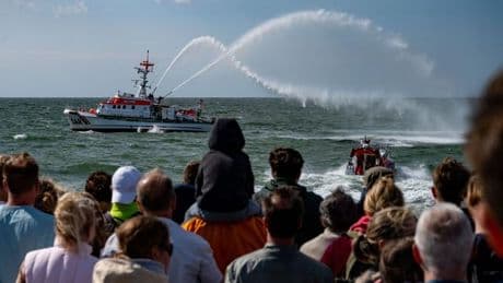 Tag der Seenotretter: Rettung per Seil und Kreuzer – Seenotretter geben Einblicke