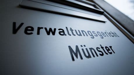 Mann droht sich zu verletzen - Gericht prüft Abschiebung