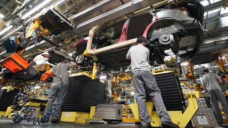 Growth slows across UK private sector as job cuts accelerate