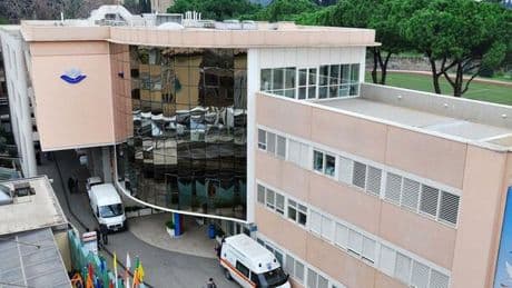 Ragazzina di 12 anni bullizzata finisce in ospedale: «Sembri un maschio». La madre: «Rimetteva senza sosta, un incubo»