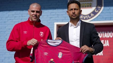 Víctor Valdés se marcha del Ávila tras un mes como entrenador