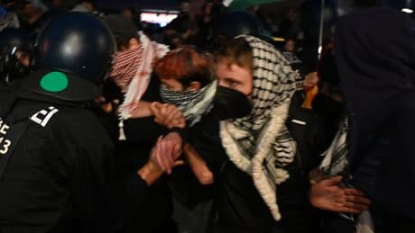 Anschläge und Gewalttaten - 1. Innenminister redet von Linksterror gegen Juden!