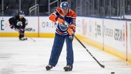 Alberta premier says she’s invited Prime Minister Carney to Oilers playoff game
