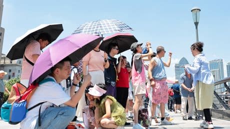 China sees record temperatures as students shelter from heat wave