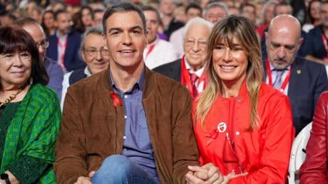 La izquierda perdona a Sánchez: si es gay, no hay prostitución