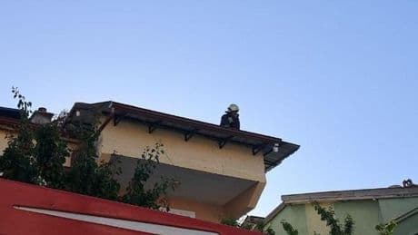 Korku dolu anlar! Eşine kızdı, evi ateşe verdi