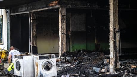 Mutmaßliche Brandstiftung: Kind nach Feuer in Wilhelmshaven gestorben – Polizei sucht Zeugen