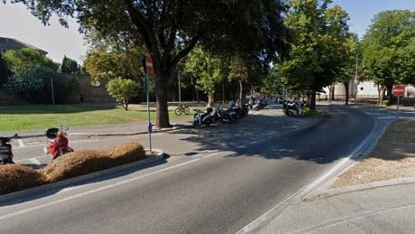 ’Dakloze Nederlander (39) stalkt en mishandelt vriendin in Italië, ramt auto’s in poging te vluchten voor politie’