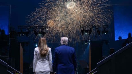 Trump celebra su gran desfile el día de su cumpleaños: baño de masas ante 200.000 personas, más de 6.000 soldados y un coste de 45 millones de dólares
