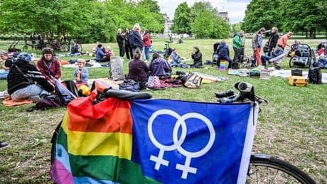 „Kind wäre Vollwaise“: Das fordern Berliner Regenbogenfamilien