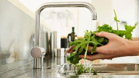 Los fregaderos multifuncionales son ideales para cocinas pequeñas y son más baratos de lo que crees