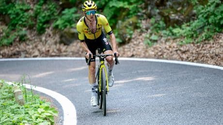 Simon Yates dinamita y conquista el Giro en un movimiento estratégico en Finestre para la historia