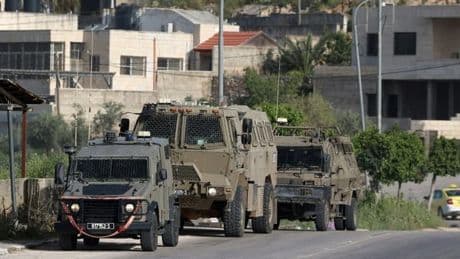 Gaz lacrymogènes, véhicules militaires dégradés... Des civils israéliens attaquent des soldats en Cisjordanie