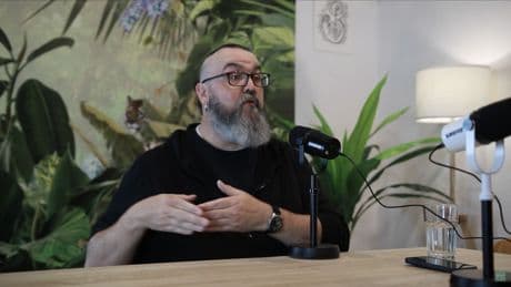 David Pastor Vico, filósofo: “Nos da miedo la calle pero no ponerle un teléfono en las manos a un niño”