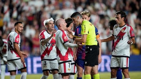 Joan salva al Barça (1-1) y Vallecas explota: enfado histórico el día en que el VAR dejó de existir
