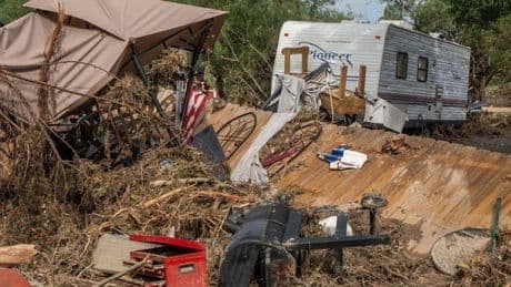 Vom Wasser aus dem Leben gerissen: Vermisstensuche nach Fluten von Texas